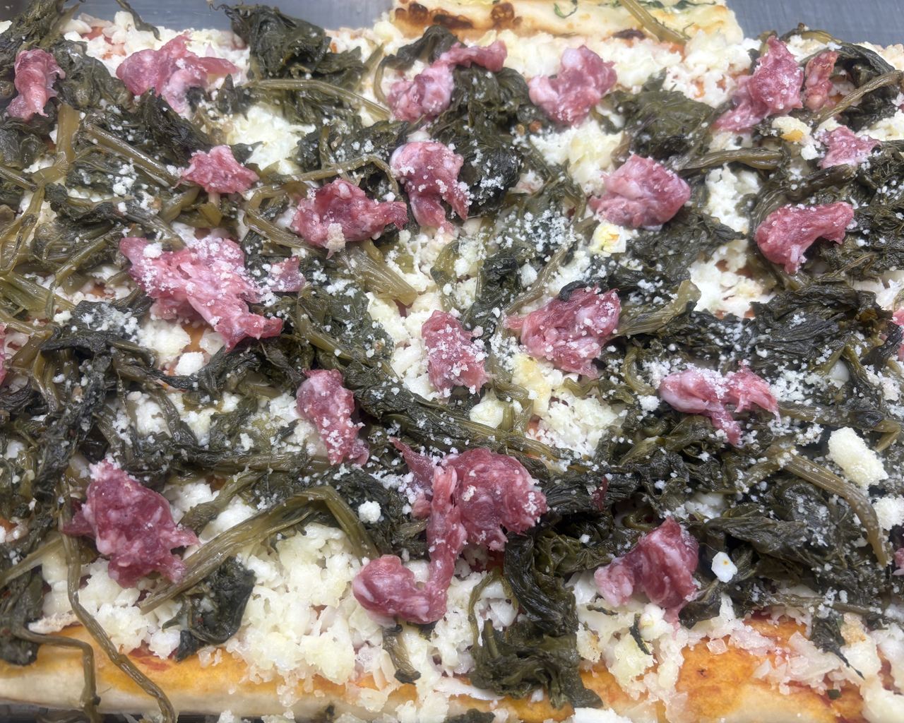 Pizza cime di rapa e salsiccia