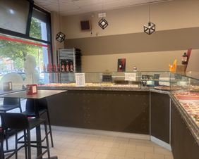 Interni bancone Pizzeria al taglio da Alex