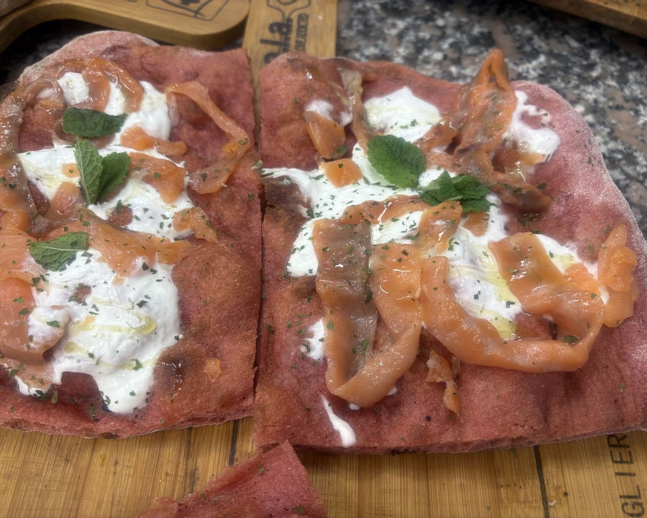 Specialità di pizza in pala alla Pizzeria Da Alex