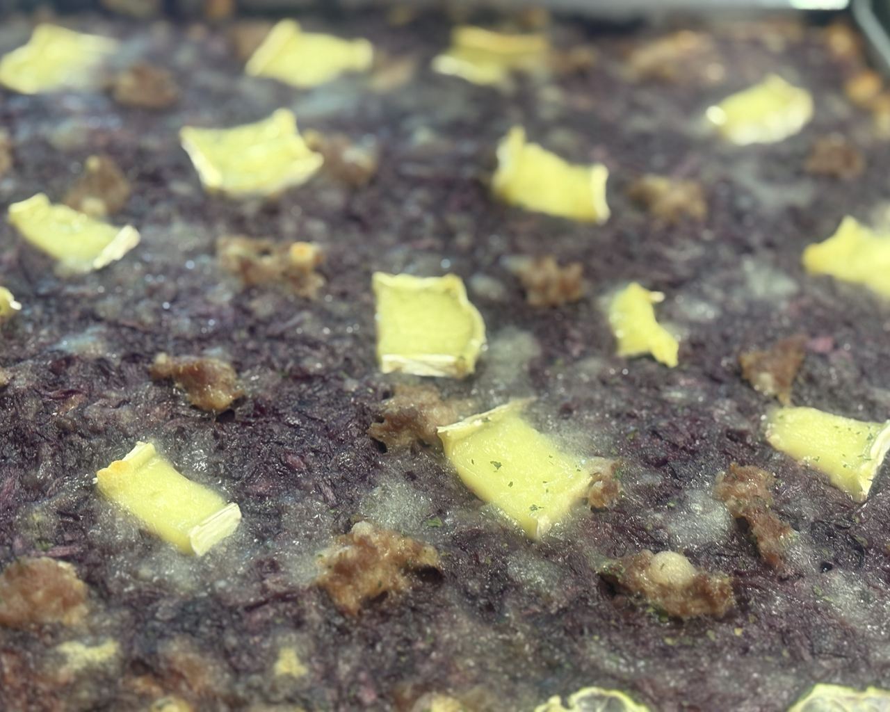 Fragrante pizza bianca in pala di Alex