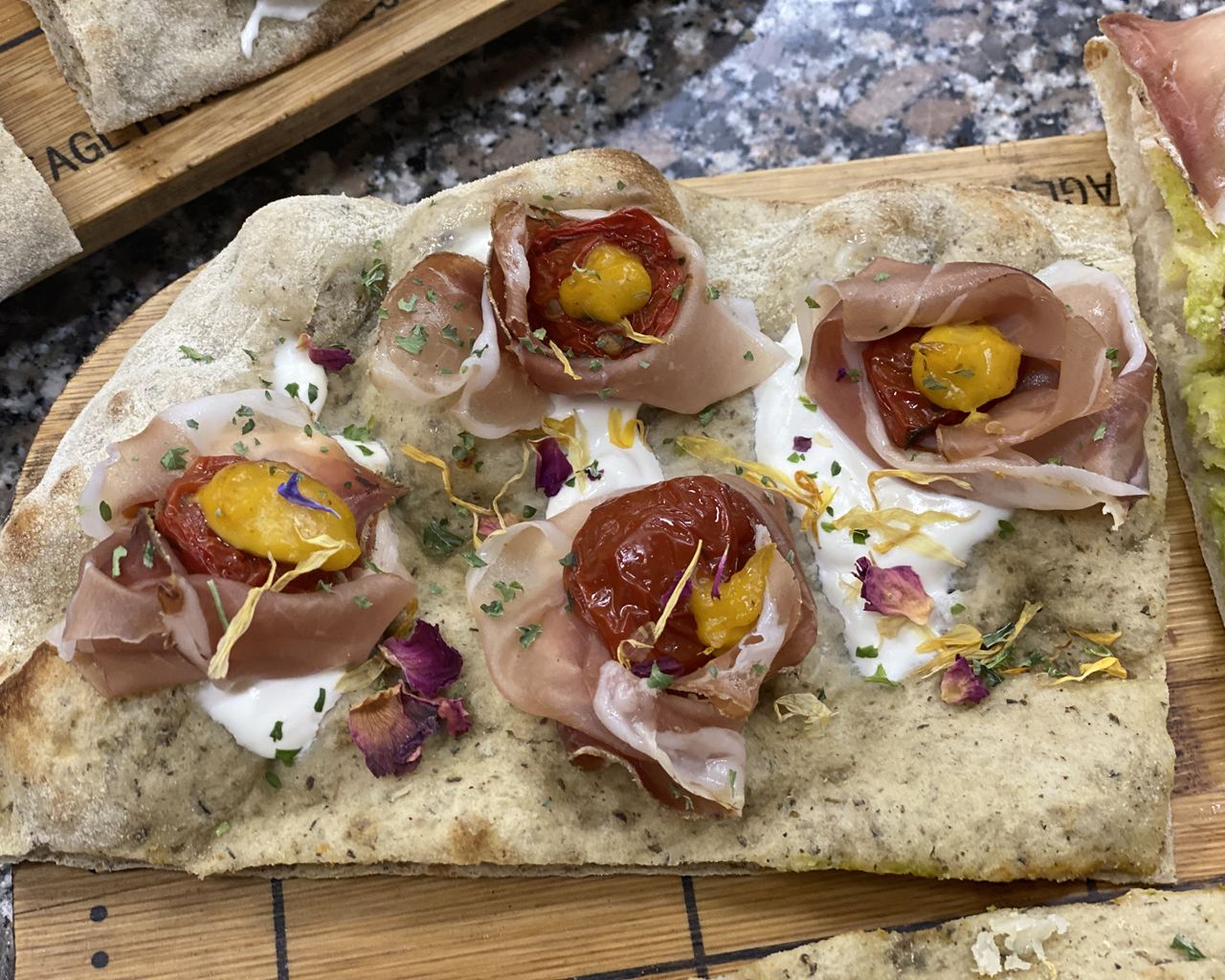 Pizza in pala gustosa da Pizzeria Da Alex