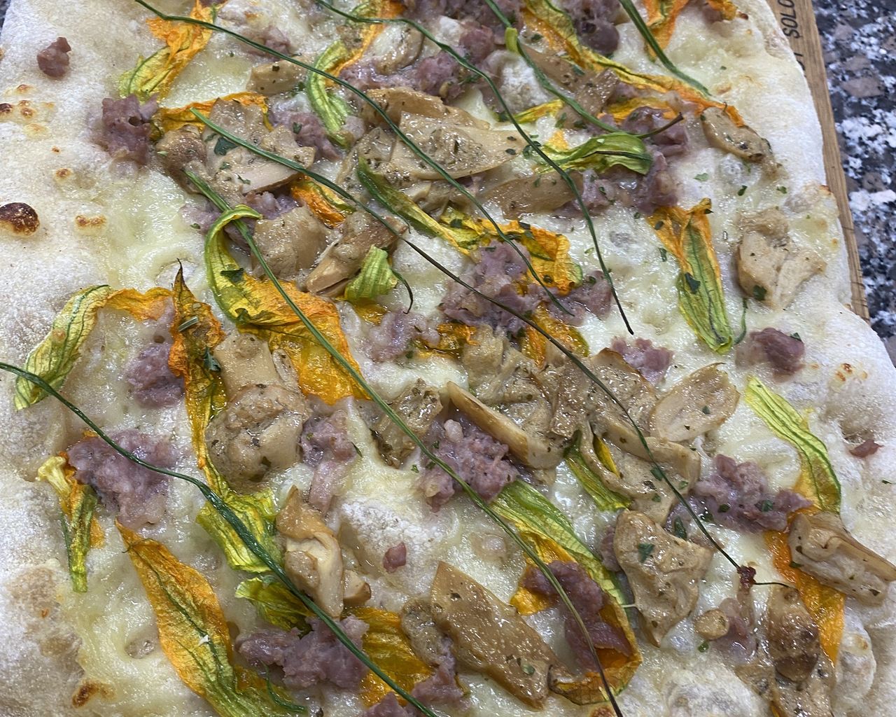 Pizza in pala di qualità da Pizzeria Da Alex