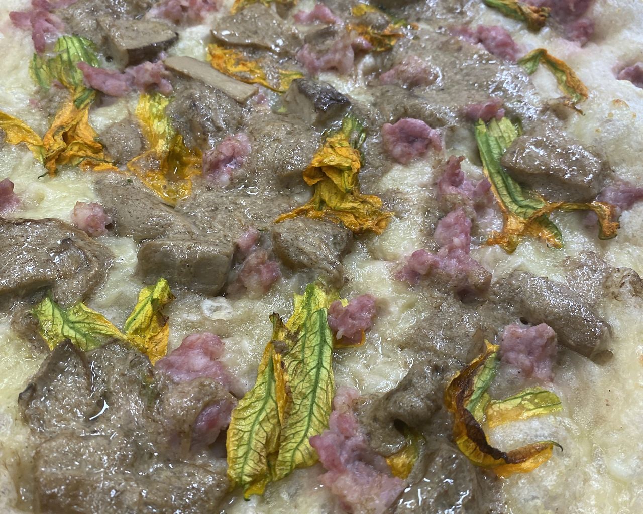 Pizza in pala tradizionale da Pizzeria Da Alex a Verona