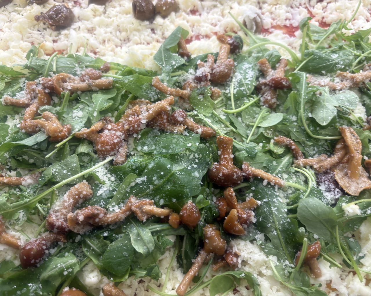 Pizza rucola e porcini