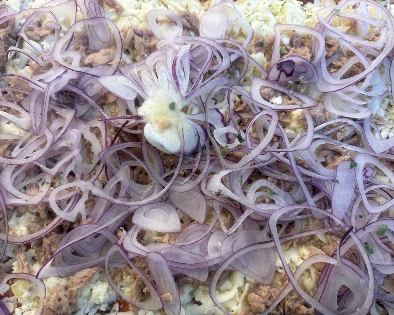 Pizza tonno e cipolla