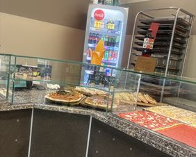 Angolo banco pizze Pizzeria al taglio da Alex