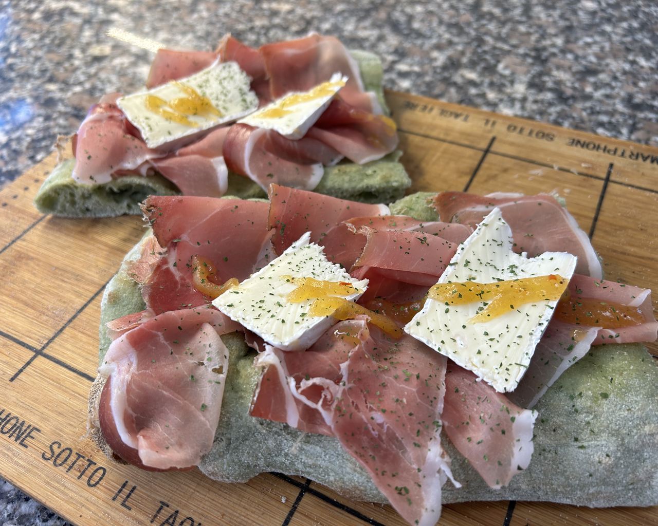 Pizza in pala alla Pizzeria al Taglio Da Alex