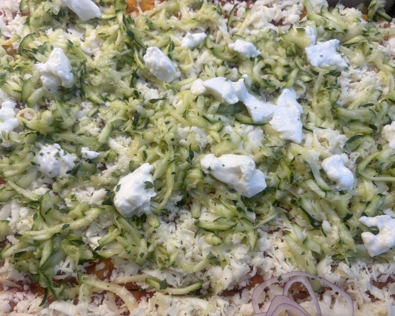 Pizza zucchine e stracchino